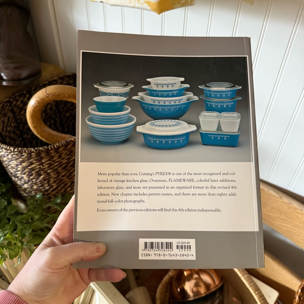 Pyrex Collector's Guide - Reference Book - Picture 3 of 3